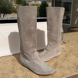 Gorgeous Vintage Suede Tall Moccasin Boots Size 8.5 Gray Grey Aztec Design